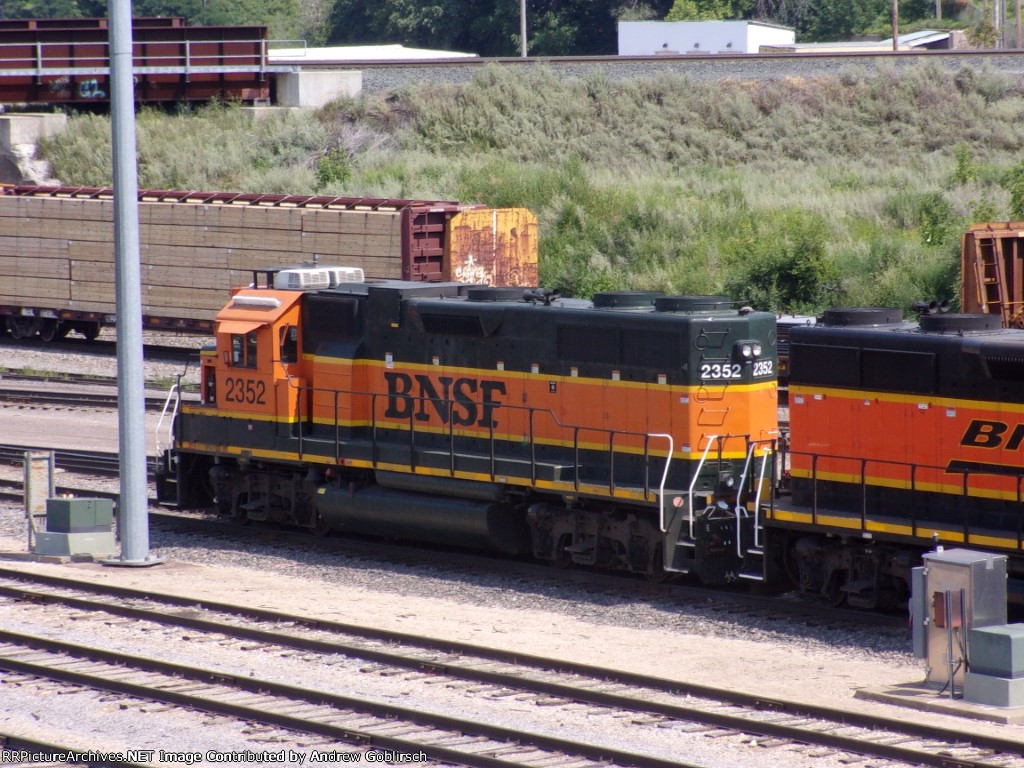 BNSF 2352 Behind Left Side